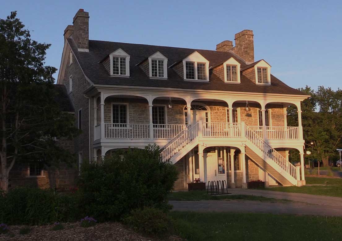 Symmes Inn Museum in Old Aylmer