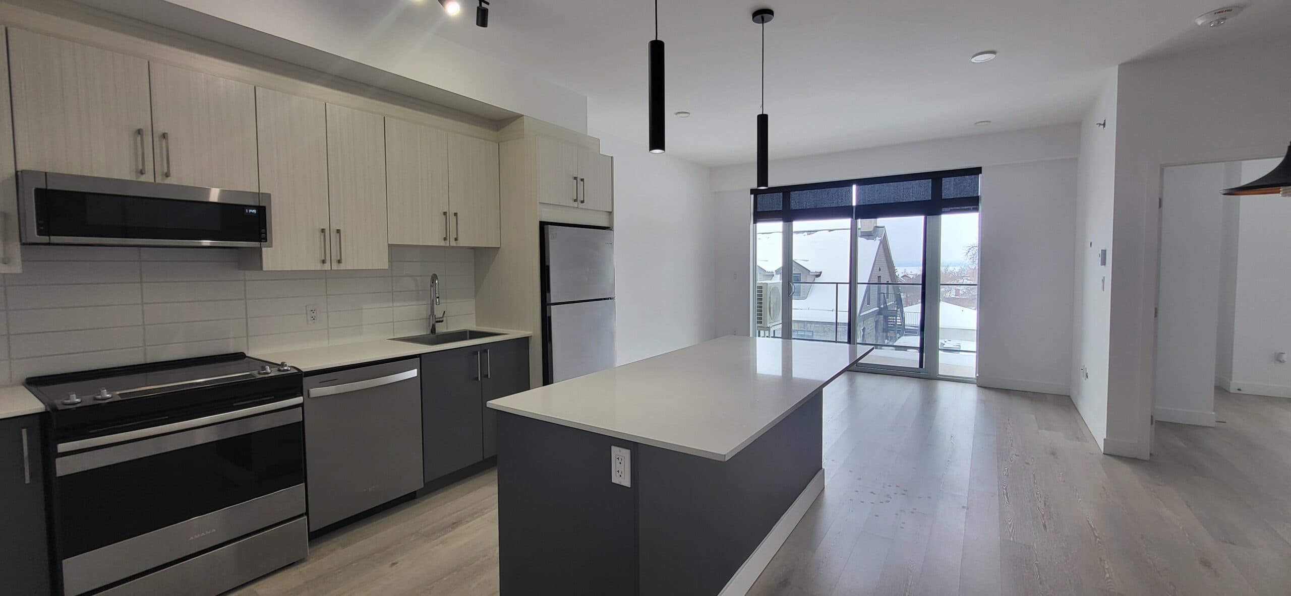 Unit 317: photo 1